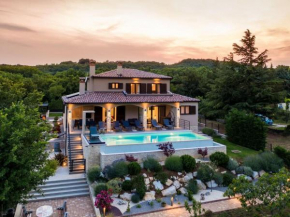 Villa with pool surrounded by woods in Labin